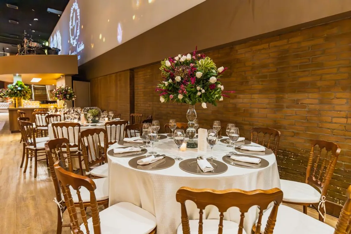 Round Table Set (30 Tables)