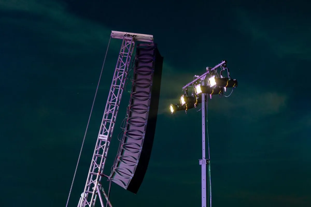 Multi-level fixed stage Package