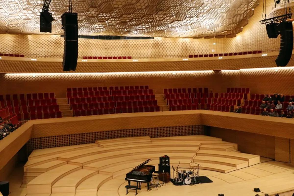 Wide fixed stage Package